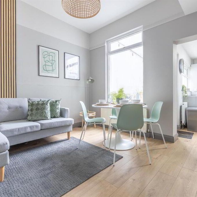 Rm 4, 57 Ballygomartin Road, Belfast, BT13 3LB - Photo 1