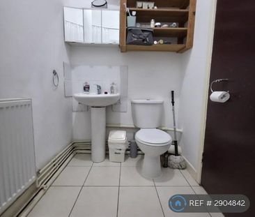 Studio to rent - Photo 6