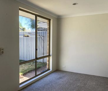 8/15 Baralda Court, Rockingham. - Photo 2