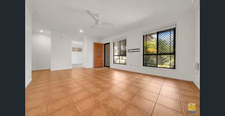 4 BEDROOM HOME WITH SOLAR & GARDEN SHED - Photo 3