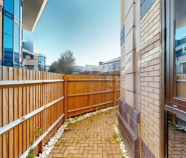 2 bedroom ground floor flat to rent - Photo 1