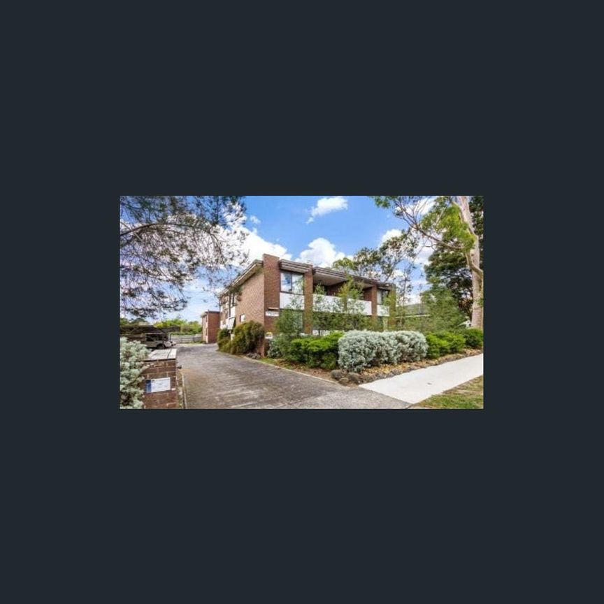 Fully renovated Two-Bedroom Apartment at a prime location - Photo 1