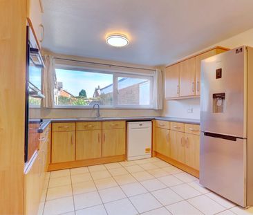 3 Bedroom Mid Terraced House To Rent - Photo 5