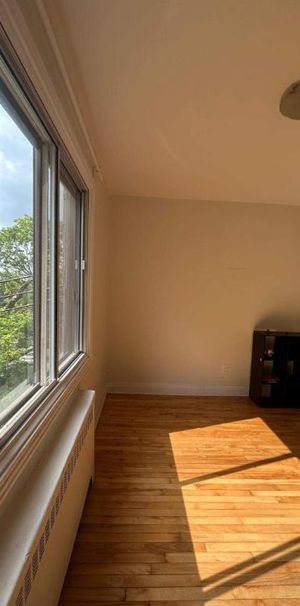 4 ½ RÉNOVÉ – CENTRALE, LUMINEUX, ÉLECTROS INCLUS - Photo 1