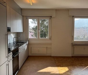 Helle und grosszügige 2-Zimmerwohnung im Grünen zu vermieten - Foto 2