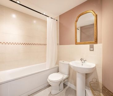 2 Bed Flat - Photo 6