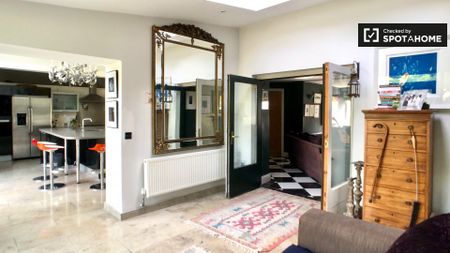 Large room in 3-bedroom house in Howth, Dublin - Photo 2