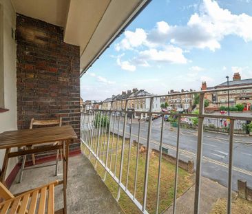 2 bedroom flat to rent - Photo 3