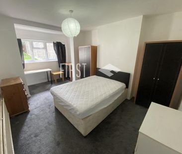 4 bedroom semi-detached house to rent - Photo 4