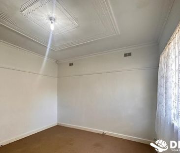 Ideal and Convenient Home in Sunshine - Photo 3