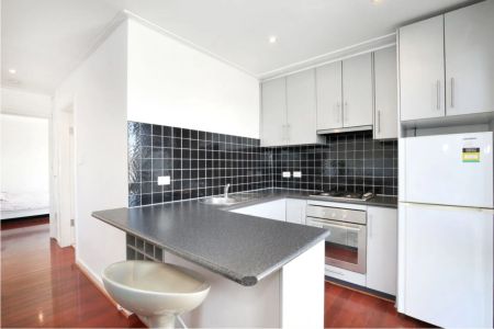 Top-Floor Living Near the Yarra in a Prime Hawthorn Pocket - Photo 3