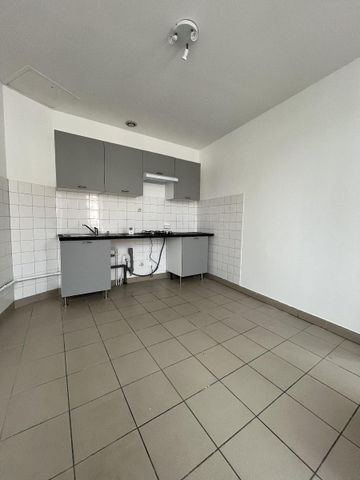 Location Appartement 3 pièces 77m² ST CHAMOND 42400 - Photo 2