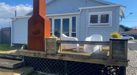 3 BEDROOM (PLUS SMALL OFFICE), 1 BATHROOM FAMILY HOME IN A GREAT LOCATION - Photo 4