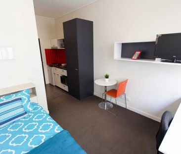 Modern Carlton Studio in Prime Uni Precinct – Walk to Everything! - Photo 2