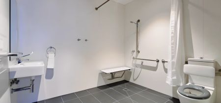 Accessible Bedroom - Photo 5