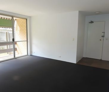 Comfortable 2-Bedroom Unit with Balcony & Outdoor Space in Toowong! - Photo 1
