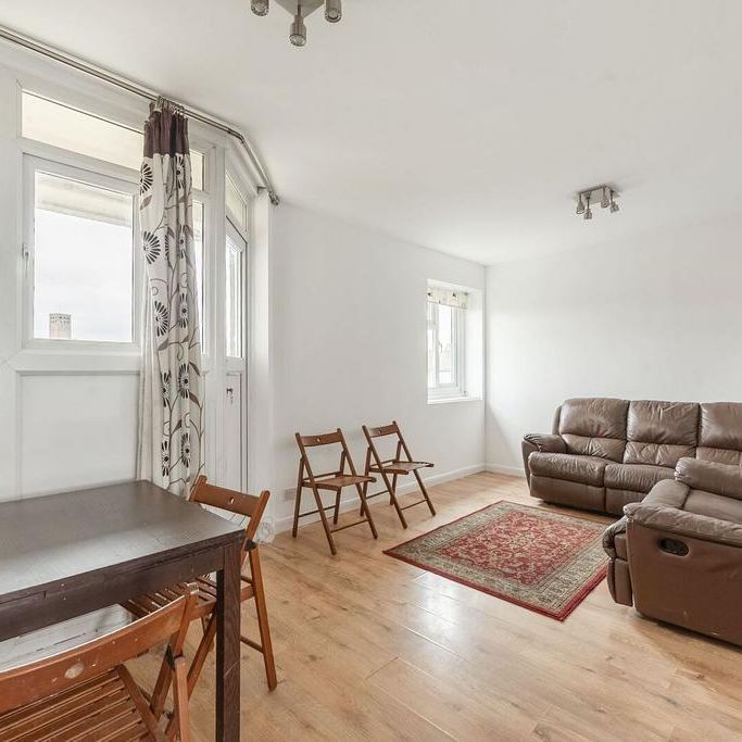 3 bedroom flat to rent - Photo 1
