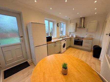 2 bedroom terraced house to rent - Photo 4