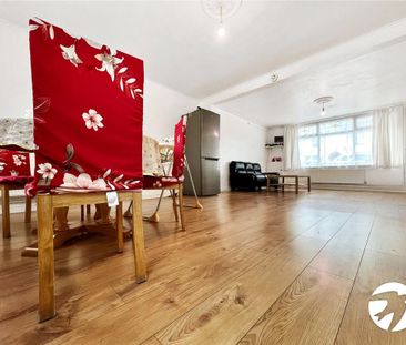 3 bedroom end of terrace house to rent - Photo 2