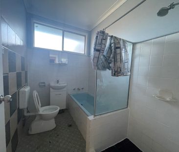 FAMILY HOME CLOSE TO ALL AMENITIES - Photo 3