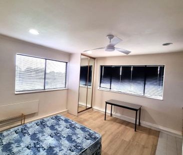 Clean and comfortable studio in St Kilda - *Open for Inspection Sat... - Photo 2