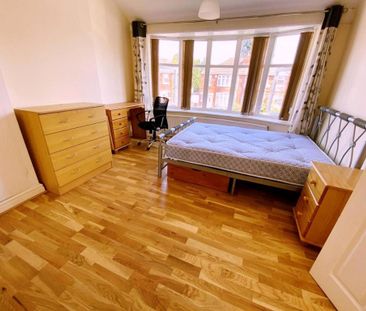 4 bedroom semi-detached house to rent - Photo 2