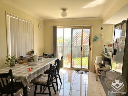 3 BEDROOM TOWNHOUSEâWarrigal State School Catchment - Photo 5