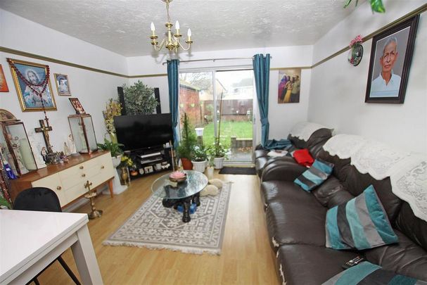 2 bedroom end of terrace house to rent - Photo 1