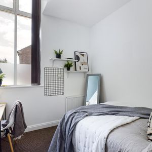 6 bedroom house to rent - Photo 2