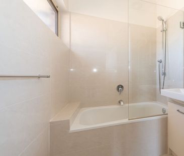 Spacious Family Home in Central Ringwood - Photo 6