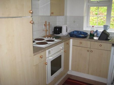 2 bedroom terraced house to rent - Photo 4