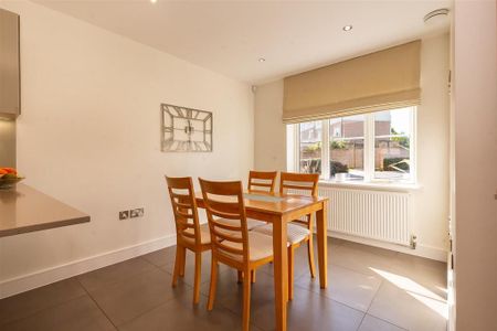 5 bedroom detached house to rent - Photo 4