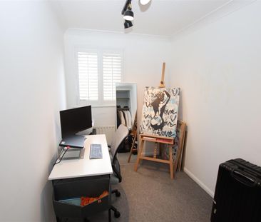 2 bedroom Flat to let - Photo 5