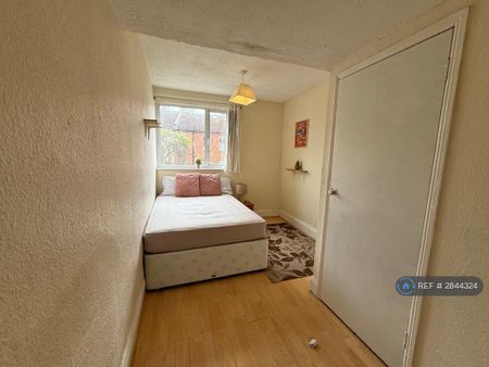 1 bedroom in a house share to rent - Photo 4