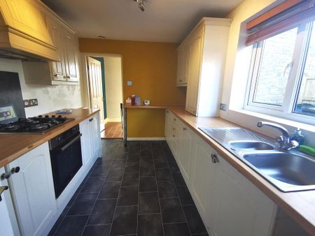 2 bedroom flat to rent - Photo 4