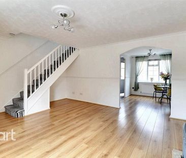 3 bedroom end of terrace house to rent - Photo 2