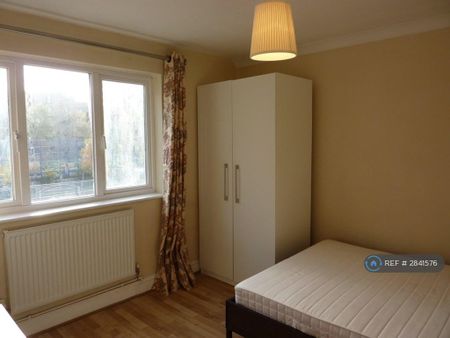 4 bedroom flat to rent - Photo 3