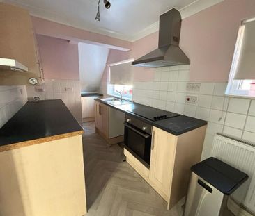 3 bedroom semi-detached house to rent - Photo 6