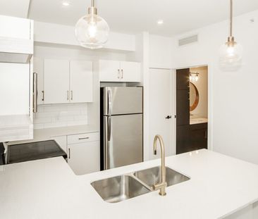 Birmingham: Gold Accents – Executive Suite – 710 Westminster, Winni... - Photo 5