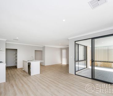 ENORMOUS FAMILY HOME! - Photo 1