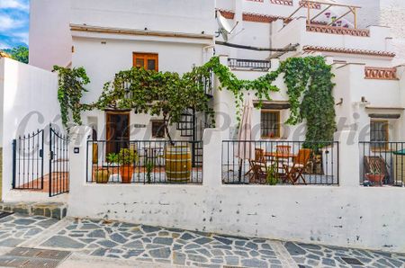 Townhouse in Salares, Inland Andalucia in the mountains - Photo 4