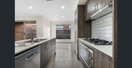 33 Columbus Street, Point Cook, Vic 3030 - Photo 4