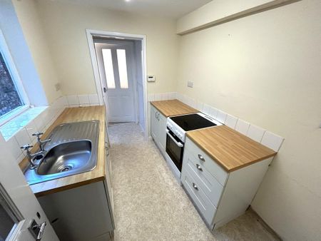 2 bedroom terraced house to rent - Photo 4