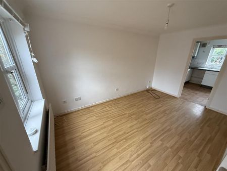 2 bedroom end of terrace house to rent - Photo 2
