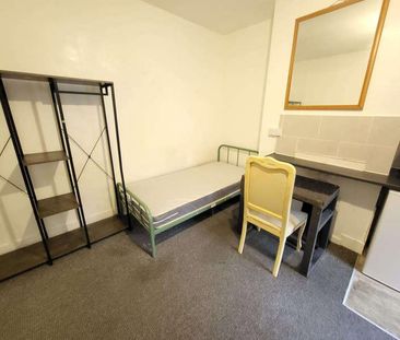 Russell Rise Luton, LU1 - Photo 1