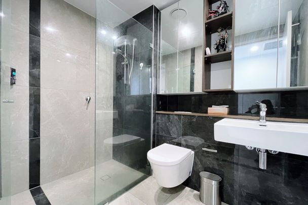 ONE BEDROOM WITH STUDY ROOM & Convenient location with Woolworths and local restauarnt - Photo 1