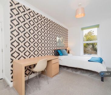 1 bedroom in a house share to rent - Photo 2