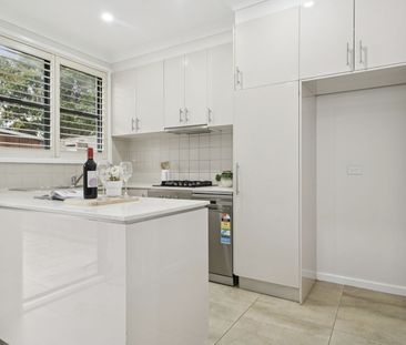 Modern Three Bedroom Townhouse - Photo 4