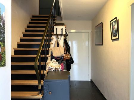 Halfopen bebouwing met drie slaapkamers te huur - Foto 4