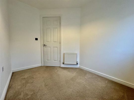 3 bedroom end of terrace house to rent - Photo 1
